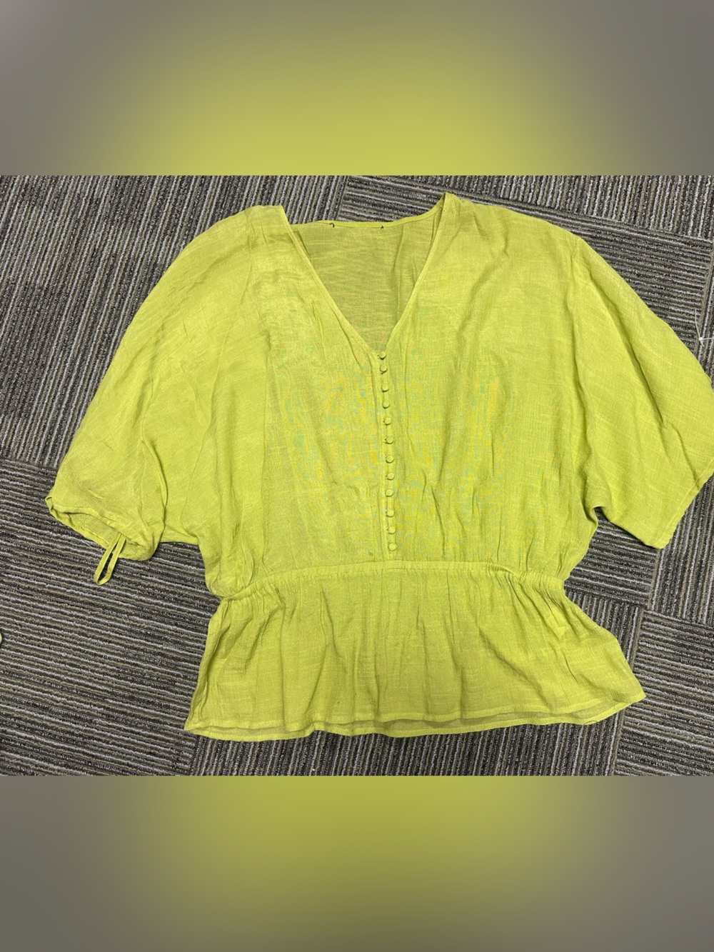 Women’s XL chartreuse light and airy short sleeve top